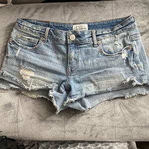 Low-rise ripped jean shorts